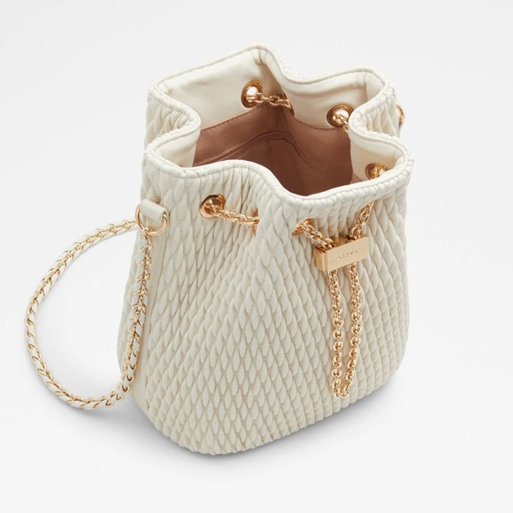 Aldo Natalya Women's Ivory Quilt Bucket Purse Gold Color Chain BRAND NEW - Picture 3 of 4